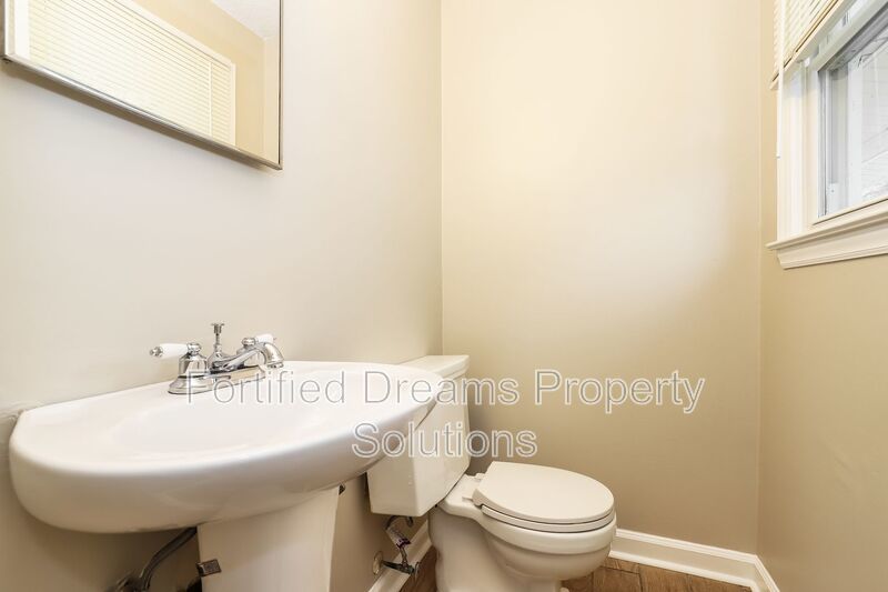 3 bedroom, 1.5 bath, brick ranch on cul-de-sac, fully fenced back yard, Greensboro property image