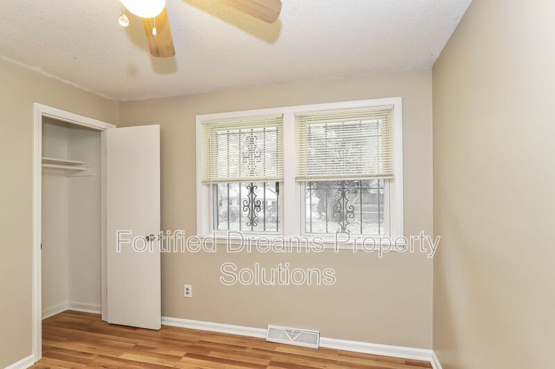 3 bedroom, 1.5 bath, brick ranch on cul-de-sac, fully fenced back yard, Greensboro property image